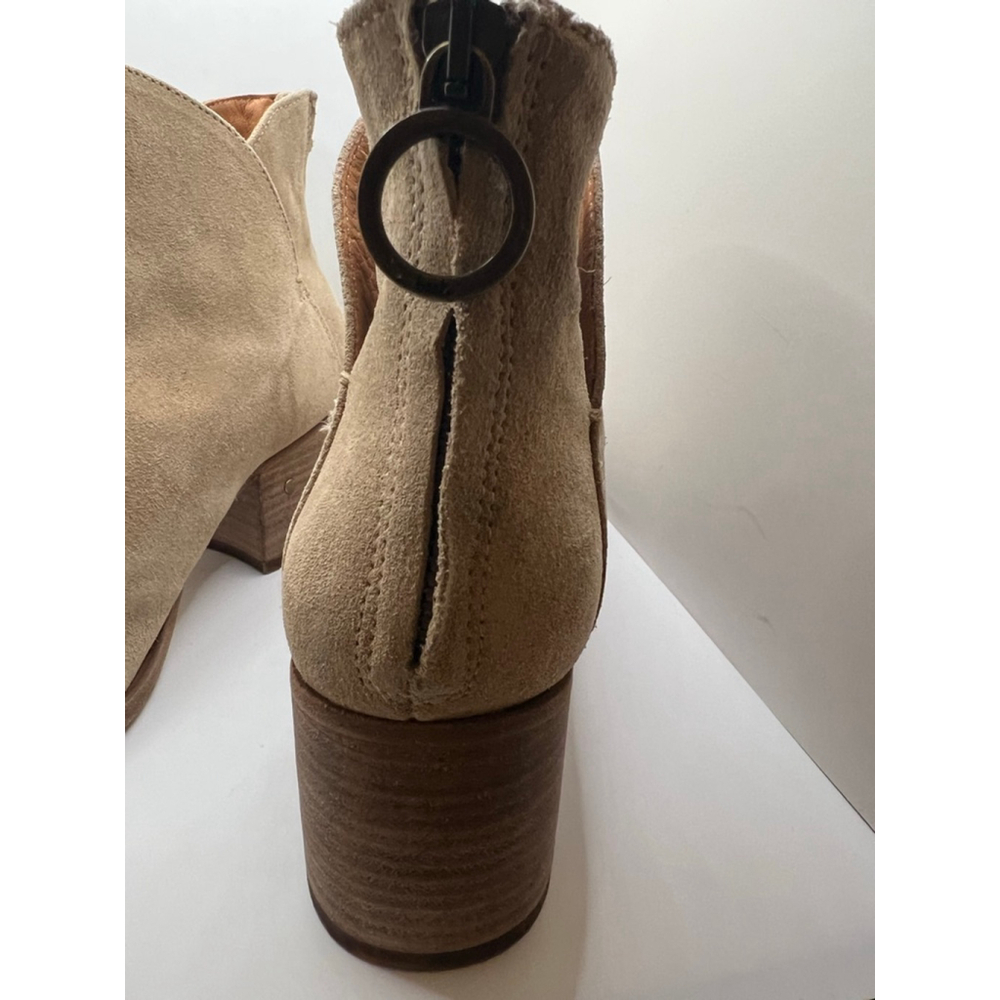NWT Women's Beek Beige Suede Ankle Boots & Booties Size 9 - Picture 3 of 4